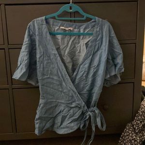 Short sleeve chambray wrap top size L Loft